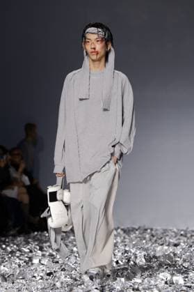 Seoul Fashion Week 2026 SEOUL, SOUTH KOREA - SEPTEMBER 4: A model walks the runway during the AJOBYAJO show at Seoul Fashion Week 2026 S S in Seoul, Korea on September 4, 2025. Hwawon Ceci Lee Anadolu Seoul South Korea. Editorial use only. Please get in touch for any other usage.  Copyright: x2025xAnadoluxHwawonxCecixLeex