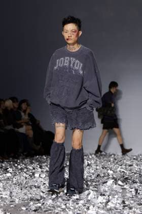 Seoul Fashion Week 2026 SEOUL, SOUTH KOREA - SEPTEMBER 4: A model walks the runway during the AJOBYAJO show at Seoul Fashion Week 2026 S S in Seoul, Korea on September 4, 2025. Hwawon Ceci Lee Anadolu Seoul South Korea. Editorial use only. Please get in touch for any other usage.  Copyright: x2025xAnadoluxHwawonxCecixLeex