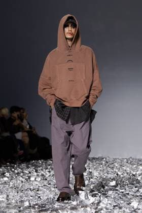 Seoul Fashion Week 2026 SEOUL, SOUTH KOREA - SEPTEMBER 4: A model walks the runway during the AJOBYAJO show at Seoul Fashion Week 2026 S S in Seoul, Korea on September 4, 2025. Hwawon Ceci Lee Anadolu Seoul South Korea. Editorial use only. Please get in touch for any other usage.  Copyright: x2025xAnadoluxHwawonxCecixLeex