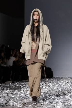 Seoul Fashion Week 2026 SEOUL, SOUTH KOREA - SEPTEMBER 4: A model walks the runway during the AJOBYAJO show at Seoul Fashion Week 2026 S S in Seoul, Korea on September 4, 2025. Hwawon Ceci Lee Anadolu Seoul South Korea. Editorial use only. Please get in touch for any other usage.  Copyright: x2025xAnadoluxHwawonxCecixLeex