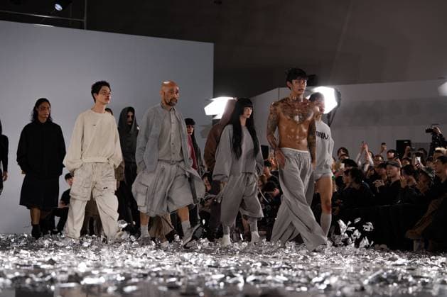 Seoul Fashion Week 2026 SEOUL, SOUTH KOREA - SEPTEMBER 4: A model walks the runway during the AJOBYAJO show at Seoul Fashion Week 2026 S S in Seoul, Korea on September 4, 2025. Hwawon Ceci Lee Anadolu Seoul South Korea. Editorial use only. Please get in touch for any other usage.  Copyright: x2025xAnadoluxHwawonxCecixLeex