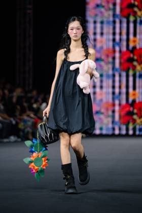 Seoul Fashion Week 2026 SEOUL, SOUTH KOREA - SEPTEMBER 4: A model walks the runway to present a creation during the GREEDILOUS show at Seoul Fashion Week 2026 Spring Summer in Seoul, South Korea on September 4, 2025. Hwawon Ceci Lee Anadolu Seoul South Korea. Editorial use only. Please get in touch for any other usage.  Copyright: x2025xAnadoluxHwawonxCecixLeex