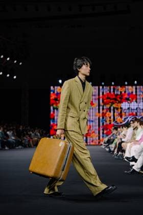 Seoul Fashion Week 2026 SEOUL, SOUTH KOREA - SEPTEMBER 4: A model walks the runway to present a creation during the GREEDILOUS show at Seoul Fashion Week 2026 Spring Summer in Seoul, South Korea on September 4, 2025. Hwawon Ceci Lee Anadolu Seoul South Korea. Editorial use only. Please get in touch for any other usage.  Copyright: x2025xAnadoluxHwawonxCecixLeex