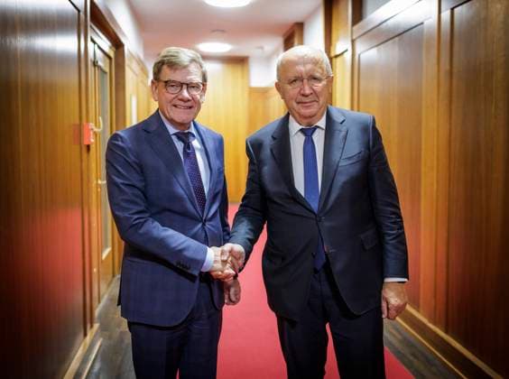 News Themen der Woche KW36 Johann Wadephul (CDU), Bundesaussenminister, trifft den EU Kommissar fuer Verteidigung, Andrius Kubilius, im Auswaertigen Amt. Fotografiert im Auftrag des Auswaertigen Amtes Berlin Deutschland *** Johann Wadephul CDU , Federal Foreign Minister, meets the EU Commissioner for Defense, Andrius Kubilius, at the Federal Foreign Office Photographed on behalf of the Federal Foreign Office Berlin Germany Copyright: xThomasxKoehler AAx