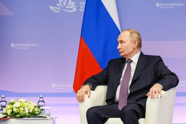 Russland, Wladimir Putin trifft Gombodschawyn Dsandanschatar in Wladiwostok RUSSIA, VLADIVOSTOK - SEPTEMBER 5, 2025: Russia s President Vladimir Putin is seen during a meeting with Mongolia s Prime Minister Gombojavyn Zandanshatar on the sidelines of the 2025 Eastern Economic Forum. Vladimir Smirnov TASS  83685742
