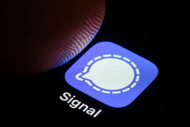 Die App Signal wird auf dem Display eines Smartphones angezeigt. Berlin, 04.09.2025. Berlin Deutschland *** The Signal app is shown on the display of a smartphone Berlin, 04 09 2025 Berlin Germany Copyright: xThomasxTrutschelx