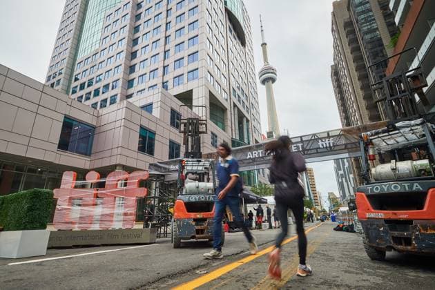 September 4, 2025, Toronto, On, Canada: Pedestrians walk by a covered TIFF sign as preparations for the Toronto International Film Festival continue in Toronto on Thursday, Sept. 4, 2025. Toronto Canada  - ZUMAc35_ 20250904_zaf_c35_053 Copyright: xSammyxKoganx