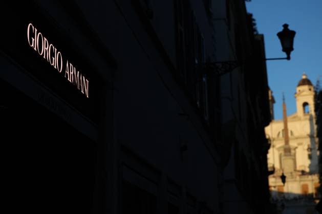 News Themen der Woche KW36 Rome, Italy, Italy: Rome, Italy, September 4, 2025: The Giorgio Armani store on Via Condotti in Rome, shrouded in darkness. The world-famous designer died at the age of 91 in Milan. Rome Italy  - ZUMAp169 20250904_zea_p169_1490 Copyright: xmarcoxiacobuccix