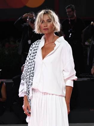 Venice, Italy: Venice, 82nd Venice International Film Festival 2025 - Evening 9. Red Carpet of the film Hateshinaki Scarlet (Scarlet) . Pictured: Anna Foglietta Venice Italy  - ZUMAp169 20250904_zea_p169_1669 Copyright: xAlbertoxTerenghix