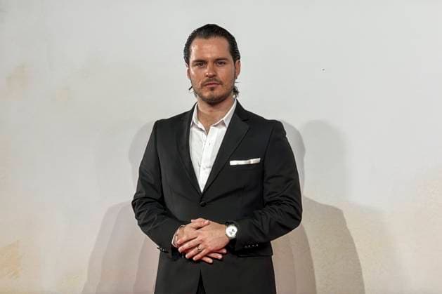 Colombian actor Moises Angulo poses as he arrives to the premiere of the film Aun es de noche en Caracas (It Would Be Night in Caracas) during a Venice Festival gala in Venice (Italy) on 4 September 2025. Preiere of Aun es de noche en Caracas !ACHTUNG: NUR REDAKTIONELLE NUTZUNG!  Copyright: xDanielxCaceresx GRAF7790 20250904-55017829860_1