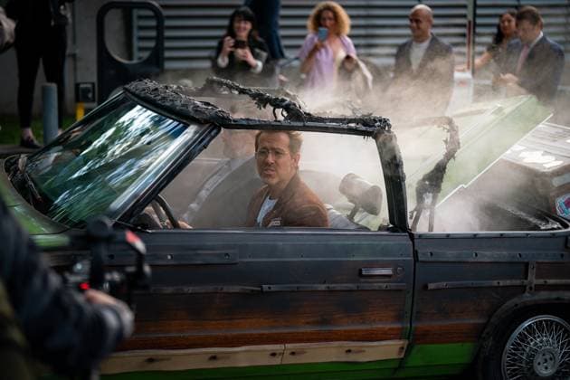 September 4, 2025, Toronto, On, Canada: Producer Ryan Reynolds and Director Colin Hanks drive in a replica prop car from the movie Planes, Trains and Automobiles prior to the premiere of John Candy: I Like Me at the Toronto International Film Festival, in Toronto on Thursday, September 4, 2025. Toronto Canada  - ZUMAc35_ 20250904_zaf_c35_114 Copyright: xArlynxMcadoreyx