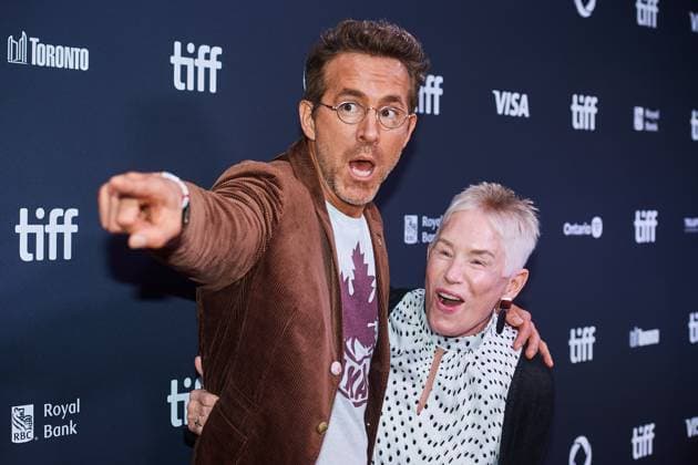 September 4, 2025, Toronto, On, Canada: Ryan Reynolds (left), and his mother, Tammy Reynolds, are photographed on the red carpet for the film John Candy: I Like Me during the Toronto International Film Festival in Toronto, on Thursday, Sept. 4, 2025. Toronto Canada - ZUMAc35_ 20250904_zaf_c35_118 Copyright: xSammyxKoganx