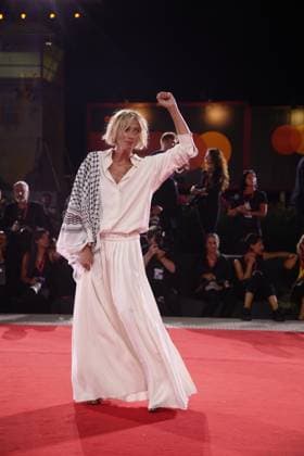 September 4, 2025, Venice, Italy: Italian actress Anna Foglietta attends the red carpet of the film Hateshinaki Scarlet (Scarlet) at the 82nd Venice Film Festival. Venice Italy - ZUMAs197 20250904_aaa_s197_381 Copyright: xMarcoxBaradax