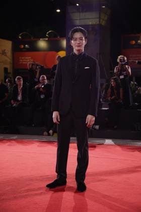 September 4, 2025, Venice, Italy: Japanese actor Masaki Okada attends the red carpet of the film Hateshinaki Scarlet (Scarlet) at the 82nd Venice Film Festival. Venice Italy - ZUMAs197 20250904_aaa_s197_413 Copyright: xMarcoxBaradax