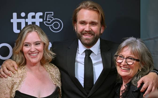 (L-R) Jennifer Candy-Sullivan and Chris Candy (daughter and son of the late comedian John Candy) and their mom and Candy s widow Rosemary Candy attend the world premiere of John Candy: I like Me on opening night of the Toronto International Film Festival at Roy Thomson Hall in Toronto, Canada on Thursday, September 4, 2025. The festival is celebrating its milestone 50th edition this year and will feature 291 films from around the world.  TOR2025090433 CHRISxCHEW