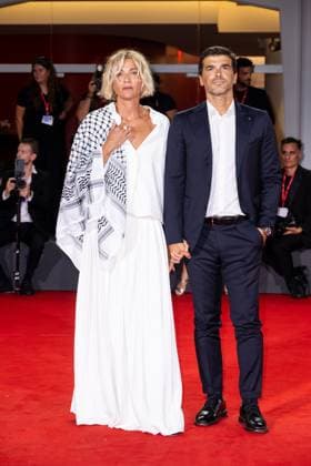 82nd Venice Film Festival Red carpet of the movie -Hateshinaki Scarlet (Scarlet)- Palazzo del Cinema - Venice Lido, Italy Anna Foglietta;Paolo Sopranzetti 82nd Venice Film Festival Red carpet of the movie -Hateshinaki Scarlet (Scarlet)- Palazzo del Cinema - Venice Lido, Italy 4th September 2025  Copyright: xMAXxMONTINGELLI SGPx