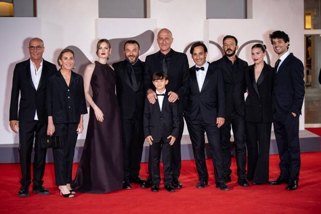 82nd Venice Film Festival Red carpet of the movie -Il Mostro- Palazzo del Cinema - Venice Lido, Italy Leonardo Fasoli;Gina Gardini;Liliana Bottone;Antonio Tintis;Giordano Mannu;Stefano Sollima;Valentino Mannias;Marco Bullitta;Francesca Olia;Giacomo Fadda 82nd Venice Film Festival Red carpet of the movie -Il Mostro- Palazzo del Cinema - Venice Lido, Italy 4th September 2025  Copyright: xSGPx