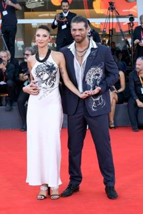 Can Yaman with girlfriend Sara Bluma at the premiere of the feature film Elisa at the Biennale di Venezia 2025 82 Venice International Film Festival at the Palazzo del Cinema Venice, 04 09 2025 Foto:xA.xM.xTinghinox xFuturexImagex elisa_5913