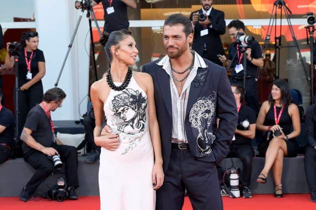 Can Yaman with girlfriend Sara Bluma at the premiere of the feature film Elisa at the Biennale di Venezia 2025 82 Venice International Film Festival at the Palazzo del Cinema Venice, 04 09 2025 Foto:xA.xM.xTinghinox xFuturexImagex elisa_5917