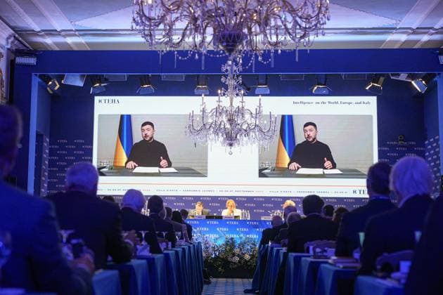 News Themen der Woche KW36 News Bilder des Tages Cernobbio. TEHA. Ambrosetti Forum. The Scenario of Today and Tomorrow for Competitive Strategies 2025 Pictured: Opening Remarks with Volodymyr Zelensky  Copyright: xRiccardoxGIordanox xipa-agency.netx xRiccardoxGiordanox IPA_Agency_IPA64172181