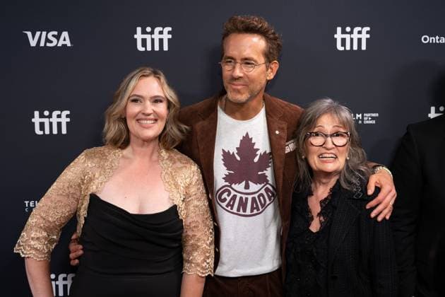 September 4, 2025, Toronto, Ontario, Canada: (L_R) Jennifer Candy, Ryan Reynolds and Rosemary Candy attend the red carpet for the John Candy - I Like Me premiere during the 2025 Toronto International Film Festival at Roy Thomson Hall. on September 4, 2025 in Toronto, Canada. Toronto Canada - ZUMAe321 20250904_zea_e321_086 Copyright: xLeonardoxRamirezx