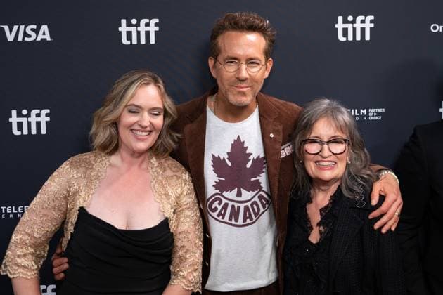 September 4, 2025, Toronto, Ontario, Canada: (L_R) Jennifer Candy, Ryan Reynolds and Rosemary Candy attend the red carpet for the John Candy - I Like Me premiere during the 2025 Toronto International Film Festival at Roy Thomson Hall. on September 4, 2025 in Toronto, Canada. Toronto Canada - ZUMAe321 20250904_zea_e321_113 Copyright: xLeonardoxRamirezx