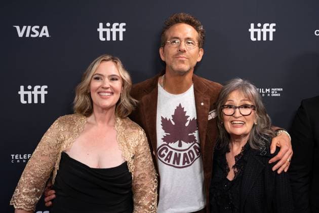 September 4, 2025, Toronto, Ontario, Canada: (L_R) Jennifer Candy, Ryan Reynolds and Rosemary Candy attend the red carpet for the John Candy - I Like Me premiere during the 2025 Toronto International Film Festival at Roy Thomson Hall. on September 4, 2025 in Toronto, Canada. Toronto Canada - ZUMAe321 20250904_zea_e321_121 Copyright: xLeonardoxRamirezx