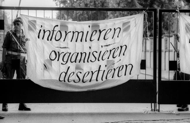 Gegen Wehrpflicht Deutschland, Berlin, 01.07.1992, Wehrpflichtgegner Tag, Protest, Demo, Rollstuhlfahrer vor einer Kaserne in Treptow, Â *** Against compulsory military service Germany, Berlin, 01 07 1992, Conscription Opponents Day, protest, demonstration, wheelchair user in front of a barracks in Treptow, Â