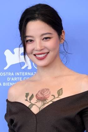 Venice, Italy: Venice,82nd Venice International Film Festival 2025, - Day 10 - Photocall film : Ri Gua Zhong Tian (The Sun Rises On Us All) Pictured : Xin Zhilei Venice Italy  - ZUMAp169 20250905_zea_p169_432 Copyright: xAlbertoxTerenghi PoolxxEvenx