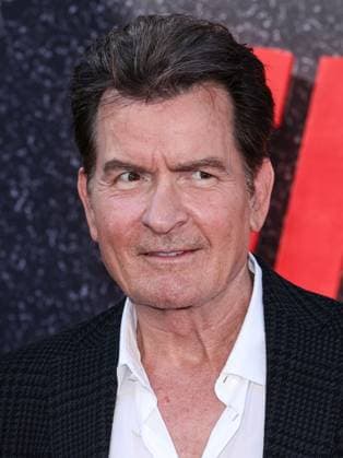 Los Angeles Premiere Of Netflix s aka Charlie Sheen Season 1 American actor Charlie Sheen arrives at the Los Angeles Premiere Of Netflix s aka American actor Charlie Sheen Season 1 held at the Netflix Tudum Theater in Hollywood, Los Angeles, California, United States. Netflix Tudum Theater, Hollywood, Los Angeles, California, USA California United States  Copyright: xImagexPressxAgencyx originalFilename: collin-losangel250905_np77c.jpg