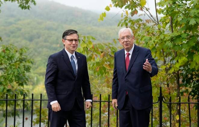 September 5, 2025, Chelsea, Pq, Canada: House of Commons Speaker Francis Scarpaleggia, right, greets Mike Johnson, Speaker of the House of Representatives of the United States at a meeting in Chelsea, Que., Friday, Sept. 5, 2025. Chelsea Canada - ZUMAc35_ 20250905_zaf_c35_009 Copyright: xAdrianxWyldx