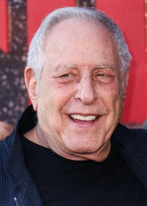 Los Angeles Premiere Of Netflix s aka Charlie Sheen Season 1 HOLLYWOOD, LOS ANGELES, CALIFORNIA, USA - SEPTEMBER 04: American film producer and the president and co-founder of Atlas Entertainment Charles Roven arrives at the Los Angeles Premiere Of Netflix s aka American actor Charlie Sheen Season 1 held at the Netflix Tudum Theater on September 4, 2025 in Hollywood, Los Angeles, California, United States., Credit:Xavier Collin Avalon United States, California, Hollywood, Netflix Tudum Theater Copyright: xXavierxCollinx xAvalonx 1034386959