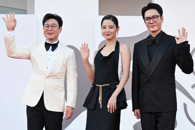 September 5, 2025, Venice, Italy: (L-R) Zhang Songwen, Xin Zhilei and Feng Shaofeng arrive for the premiere of Ri gua zhong tian (The sun rises on us all)™ during the 82nd Venice Film Festival in Venice, Italy, 05 September 2025. The movie is presented in official competition Venezia 82 at the festival running from 27 August to 06 September 2025. ANSA ETTORE FERRARI. Venice Italy  - ZUMAa110 20250905_zaf_a110_052 Copyright: xEttorexFerrarix