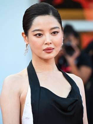 : Venice, 82nd Venice International Film Festival 2025 - Evening 10. Red Carpet of the Film Ri Gua Zhong Tian (The Sun Rises On Us All) . In the photo Xin Zhilei  - ZUMAp169 20250905_zea_p169_778 Copyright: xManuelexMangiarottix