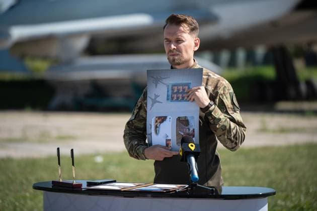 Bilder des Jahres 2025, News September 09 News Themen der Woche KW36 News Bilder des Tages Head of the press service of the Security Service of Ukraine Artem Dekhtiarenko participates in the cancellation of the postage stamp dedicated to Operation Spider Web, during which 41 Russian military aircraft were hit, at the Oleg Antonov State Aviation Museum, Kyiv, Ukraine, September 5, 2025. (Photo by Danylo Antoniuk Ukrinform) Security Service, Ukrposhta present postage stamp celebrating Operation Spider Web  Copyright: xDanyloxAntoniukx