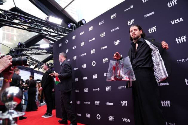 2025 Toronto International Film Festival - Palestine 36 TORONTO, CANADA - SEPTEMBER 5 : Actor Karim Daoud Anaya wearing pin of Palestine and keffiyeh, hold a camera painted red during the premiere of ‘Palestine 36’ during the 2025 Toronto International Film Festival at Roy Thomson Hall in Toronto, Ontario, Canada on September 5, 2025. Mert Alper Dervis Anadolu Ontario Canada. Editorial use only. Please get in touch for any other usage.  Copyright: x2025xAnadoluxMertxAlperxDervisx