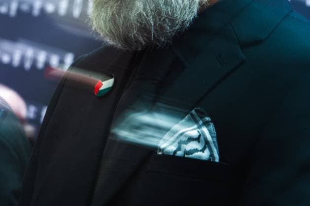 September 5, 2025, Toronto, On, Canada: Producer Ossama Bawardi wears a Palestine flag pin on the red carpet for öÄuPalestine 36öÄù at the Toronto International Film Festival in Toronto on Friday, September 5, 2025. Toronto Canada - ZUMAc35_ 20250905_zaf_c35_054 Copyright: xLauraxProctorx