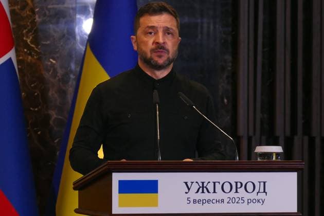 News Themen der Woche KW36 News Bilder des Tages President of Ukraine Volodymyr Zelenskyy participates in a joint briefing with Prime Minister of the Slovak Republic Robert Fico following their bilateral meeting, Uzhhorod, Zakarpattia region, Ukraine, September 5, 2025. (Photo by Yulii Zozulia Ukrinform) Joint briefing of Volodymyr Zelenskyy and Robert Fico in Uzhhorod  Copyright: xYuliixZozuliax