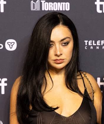 2025 Toronto International Film Festival - Erupcja Premiere Charli XCX attends the premiere of Erupcja during the 2025 Toronto International Film Festival at TIFF Lightbox on September 04, 2025 in Toronto, Ontario. Toronto Princess of Wales Theatre ON Canada Copyright: xPicjer imageSPACEx
