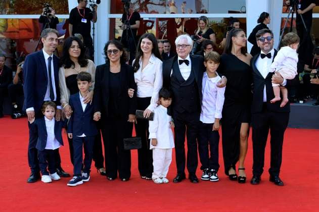 Nino D Angelo with family at the premiere of the documentary Nino 18 Giorni at the Biennale di Venezia 2025 82 Venice International Film Festival at the Palazzo del Cinema Venice, 05 09 2025 Foto:xA.xM.xTinghinox xFuturexImagex nino_5906