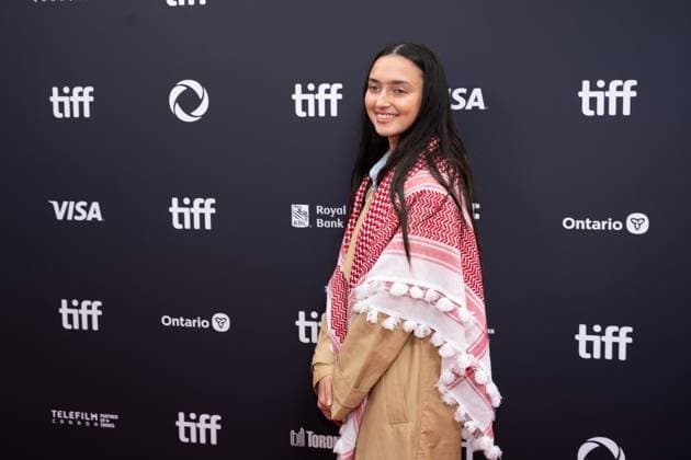September 5, 2025, Toronto, Ontario, Canada: A guest wearing Palestine keffiyeh attends the red carpet for the Palestine 36 premiere during the 2025 Toronto International Film Festival at Roy Thomson Hall. on September 5, 2025 in Toronto, Canada. Toronto Canada - ZUMAe321 20250905_zea_e321_076 Copyright: xLeonardoxRamirezx