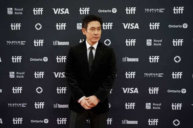 September 5, 2025, Toronto, Ontario, Canada: Sul Kyung-Gu attends the red carpet for the Ã¢â‚¬ËœGood NewsÃ¢â‚¬â ¢ premiere during the 2025 Toronto International Film Festival at The Princess Of Wales Theater. on September 5, 2025 in Toronto, Canada. Toronto Canada - ZUMAe321 20250905_zea_e321_122 Copyright: xLeonardoxRamirezx
