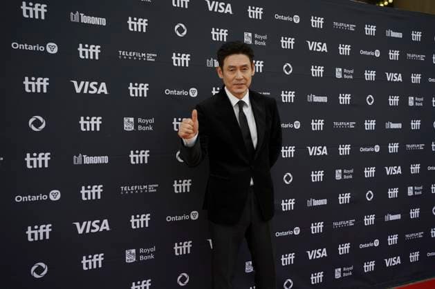 September 5, 2025, Toronto, Ontario, Canada: Sul Kyung-Gu attends the red carpet for the Ã¢â‚¬ËœGood NewsÃ¢â‚¬â ¢ premiere during the 2025 Toronto International Film Festival at The Princess Of Wales Theater. on September 5, 2025 in Toronto, Canada. Toronto Canada - ZUMAe321 20250905_zea_e321_157 Copyright: xLeonardoxRamirezx