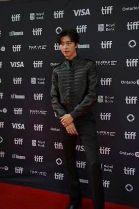 September 5, 2025, Toronto, Ontario, Canada: Hong Kyung attends the red carpet for the Ã¢â‚¬ËœGood NewsÃ¢â‚¬â ¢ premiere during the 2025 Toronto International Film Festival at The Princess Of Wales Theater. on September 5, 2025 in Toronto, Canada. Toronto Canada - ZUMAe321 20250905_zea_e321_179 Copyright: xLeonardoxRamirezx