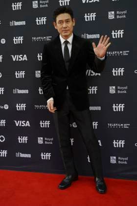 September 5, 2025, Toronto, Ontario, Canada: Sul Kyung-Gu attends the red carpet for the Ã¢â‚¬ËœGood NewsÃ¢â‚¬â ¢ premiere during the 2025 Toronto International Film Festival at The Princess Of Wales Theater. on September 5, 2025 in Toronto, Canada. Toronto Canada - ZUMAe321 20250905_zea_e321_180 Copyright: xLeonardoxRamirezx