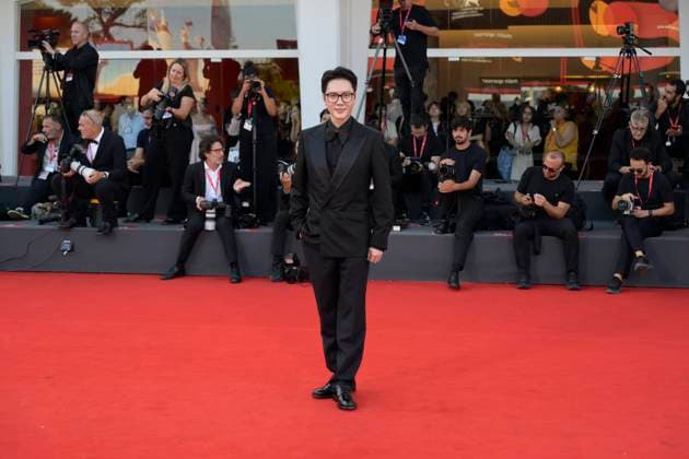 The sun rises on us all red carpet in Venice Lido - 05 Sep 2025 Feng Shaofeng attends The sun rises on us all red carpet during the 82nd Venice Film Festival at Palazzo del Cinema. Venice Lido Italy Copyright: xMarioxCartellix xSOPAxImagesx _DSC7142