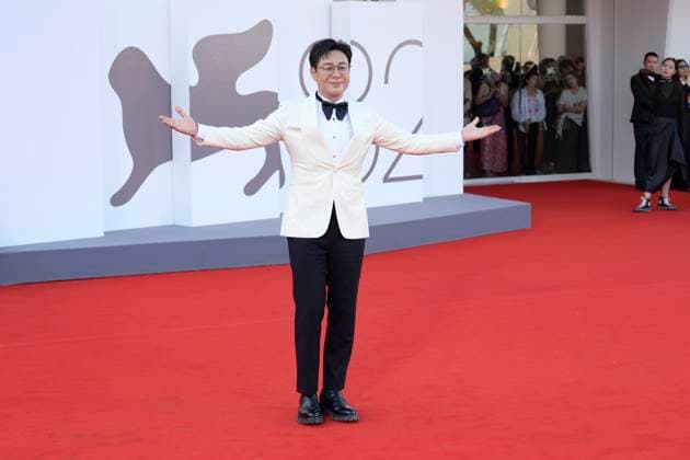 The sun rises on us all red carpet in Venice Lido - 05 Sep 2025 Zhang Songwen attends The sun rises on us all red carpet during the 82nd Venice Film Festival at Palazzo del Cinema. Venice Lido Italy Copyright: xMarioxCartellix xSOPAxImagesx _DSC7174