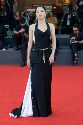 The sun rises on us all red carpet in Venice Lido - 05 Sep 2025 Xin Zhilei attends The sun rises on us all red carpet during the 82nd Venice Film Festival at Palazzo del Cinema. Venice Lido Italy Copyright: xMarioxCartellix xSOPAxImagesx _DSC7202