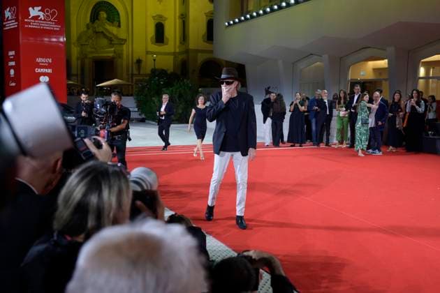 Silent friend red carpet in Venice Lido, Italy - 05 Sep 2025 Francesco De Gregori attends the Silent friend red carpet during the 82nd Venice Film Festival at Palazzo del Cinema. Venice Lido Italy Copyright: xMarioxCartellix xSOPAxImagesx _DSC7434