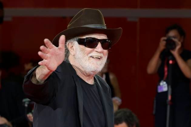 Silent friend red carpet in Venice Lido, Italy - 05 Sep 2025 Francesco De Gregori attends the Silent friend red carpet during the 82nd Venice Film Festival at Palazzo del Cinema. Venice Lido Italy Copyright: xMarioxCartellix xSOPAxImagesx _DSC7448